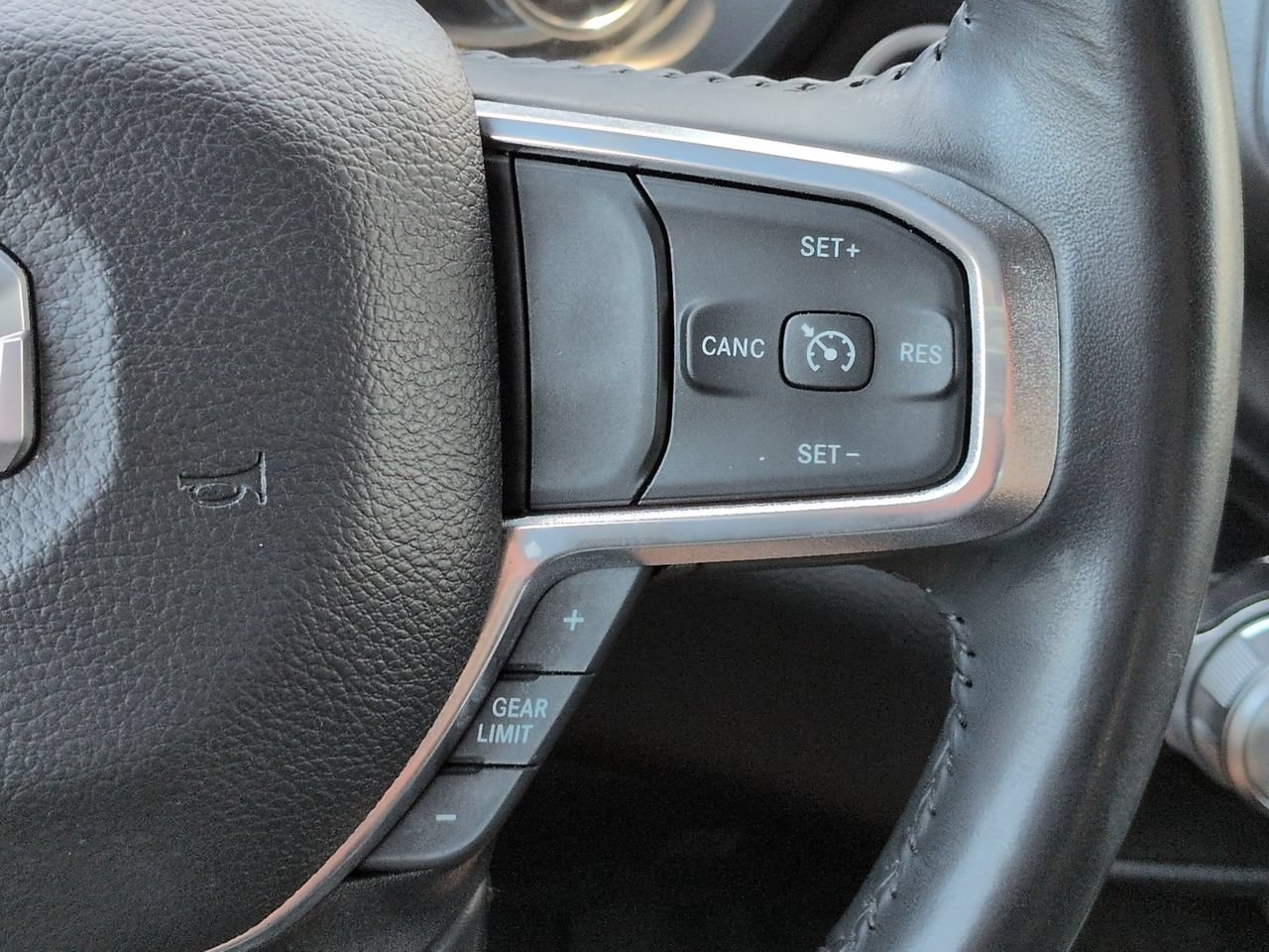 Used 2022 RAM 1500 Laramie w/ Sport Appearance Package AWD/4WD image 27
