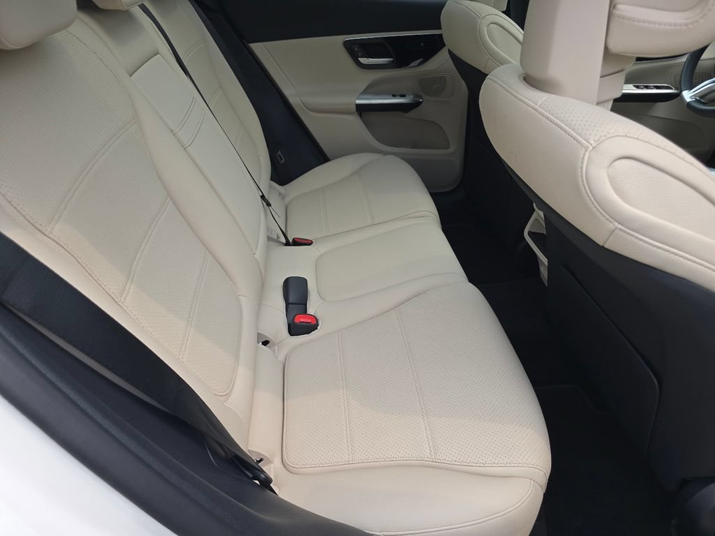 Used 2026 Mercedes-Benz GLC 300 4MATIC image 23