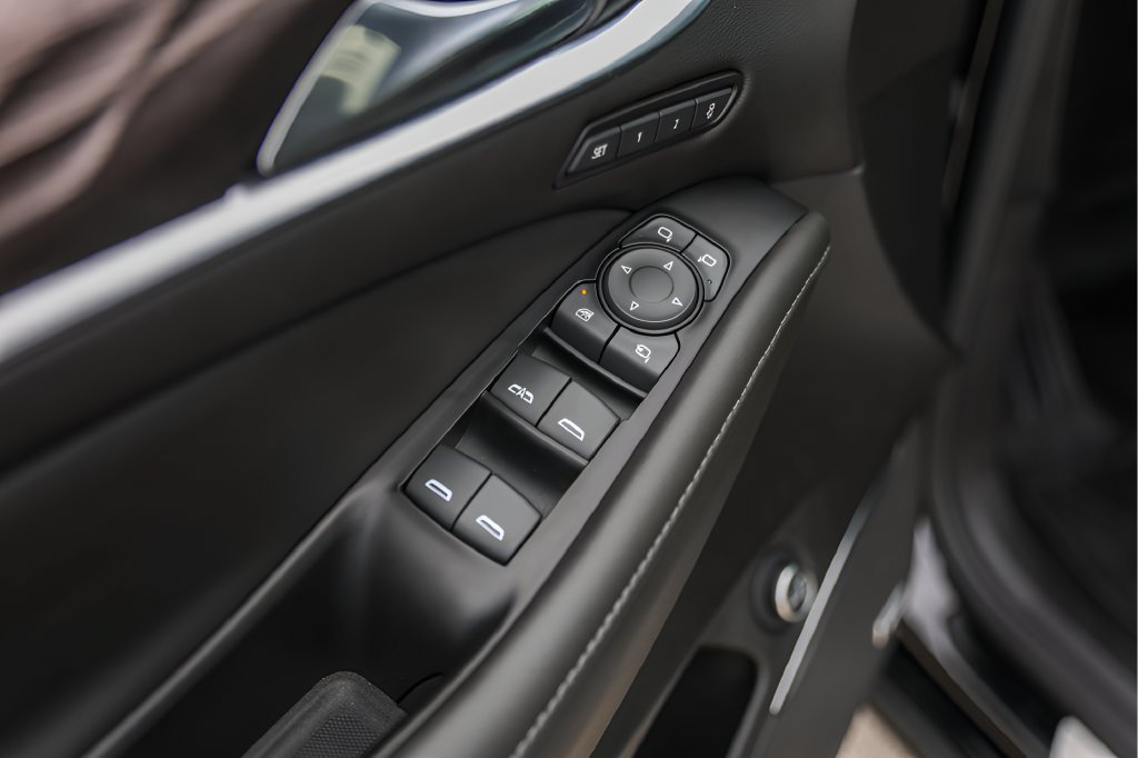 Used 2023 Buick Enclave Avenir w/ Avenir Technology Package FWD image 24