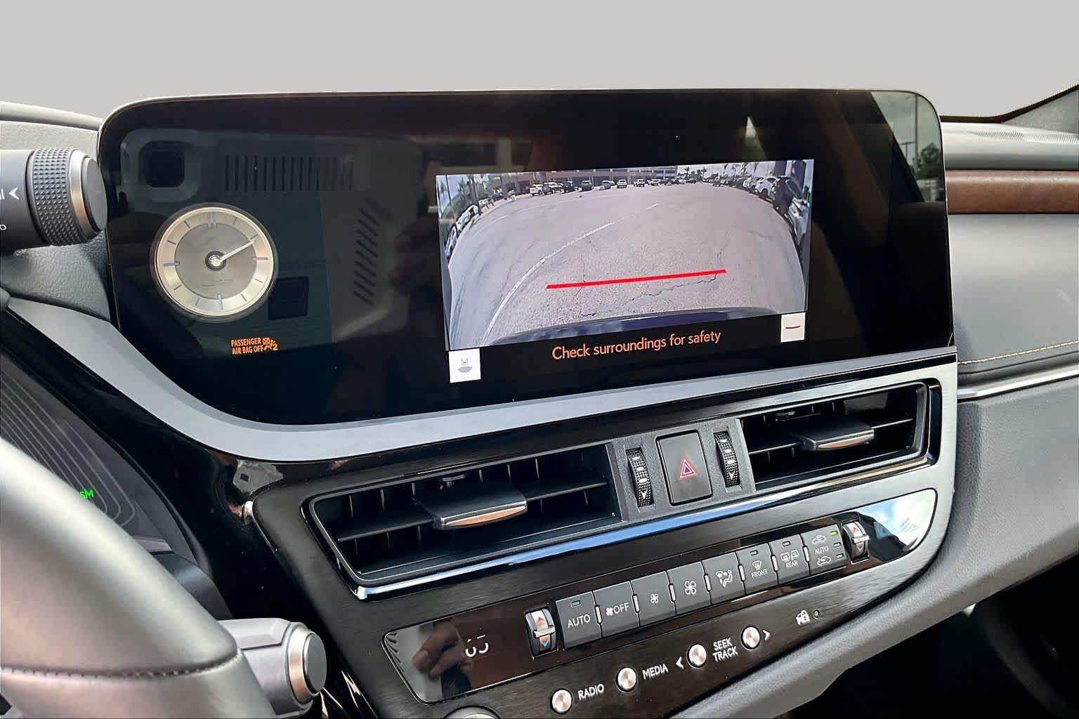 Used 2025 Lexus ES 300h w/ Premium Package FWD image 25