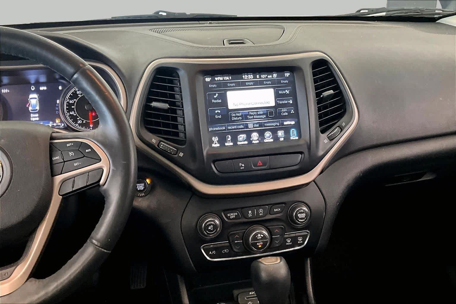 Used 2018 Jeep Cherokee Limited w/ Luxury Group AWD/4WD image 6
