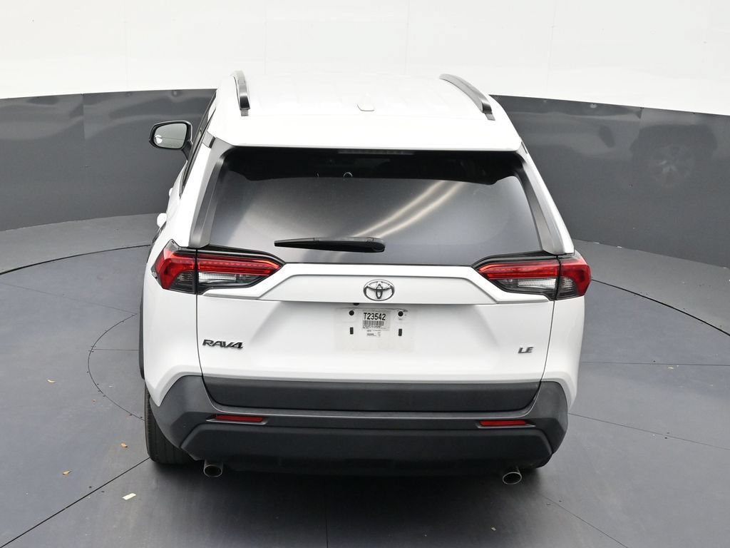 Used 2020 Toyota RAV4 LE FWD image 15