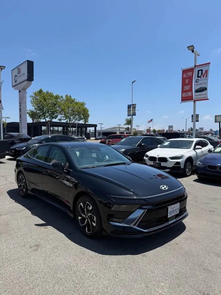 Used 2025 Hyundai Sonata SEL FWD image 2