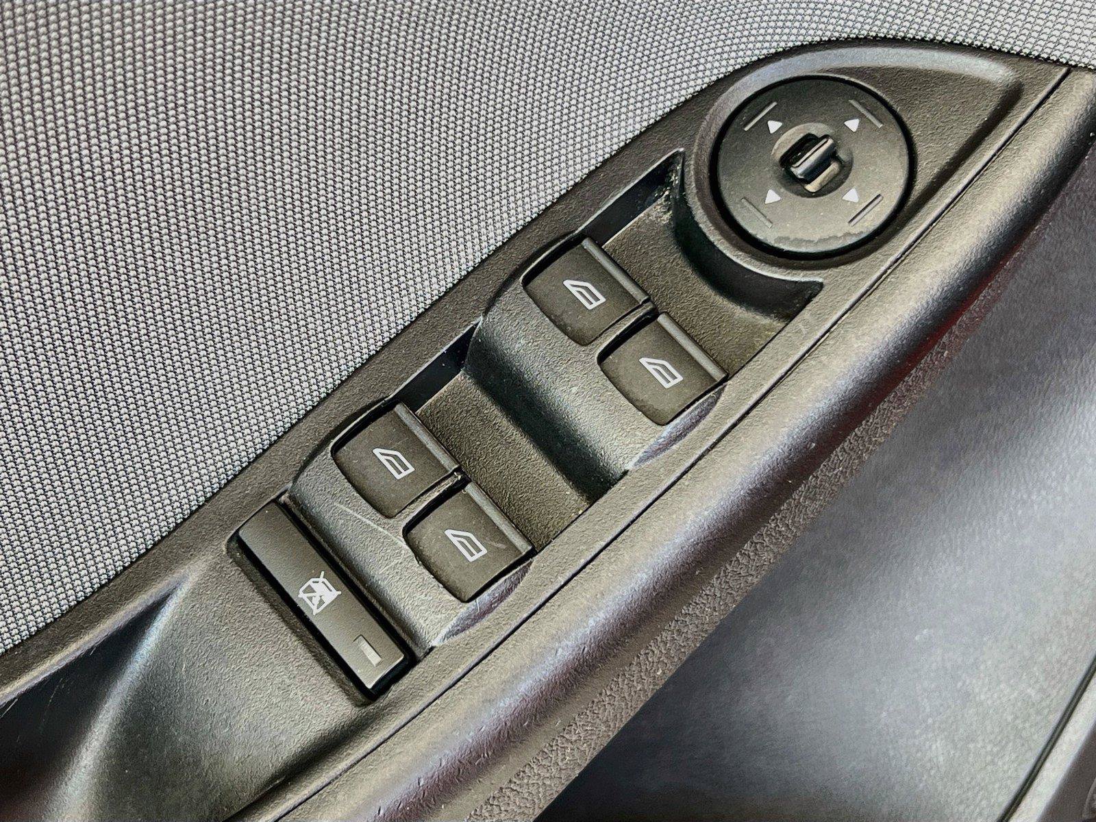 Used 2014 Ford Focus SE w/ SE Winter Package FWD image 18
