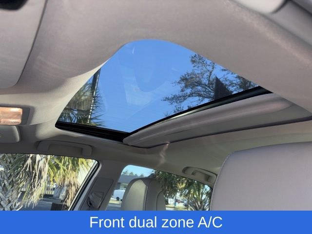 Used 2017 Toyota Avalon XLE Premium image 2