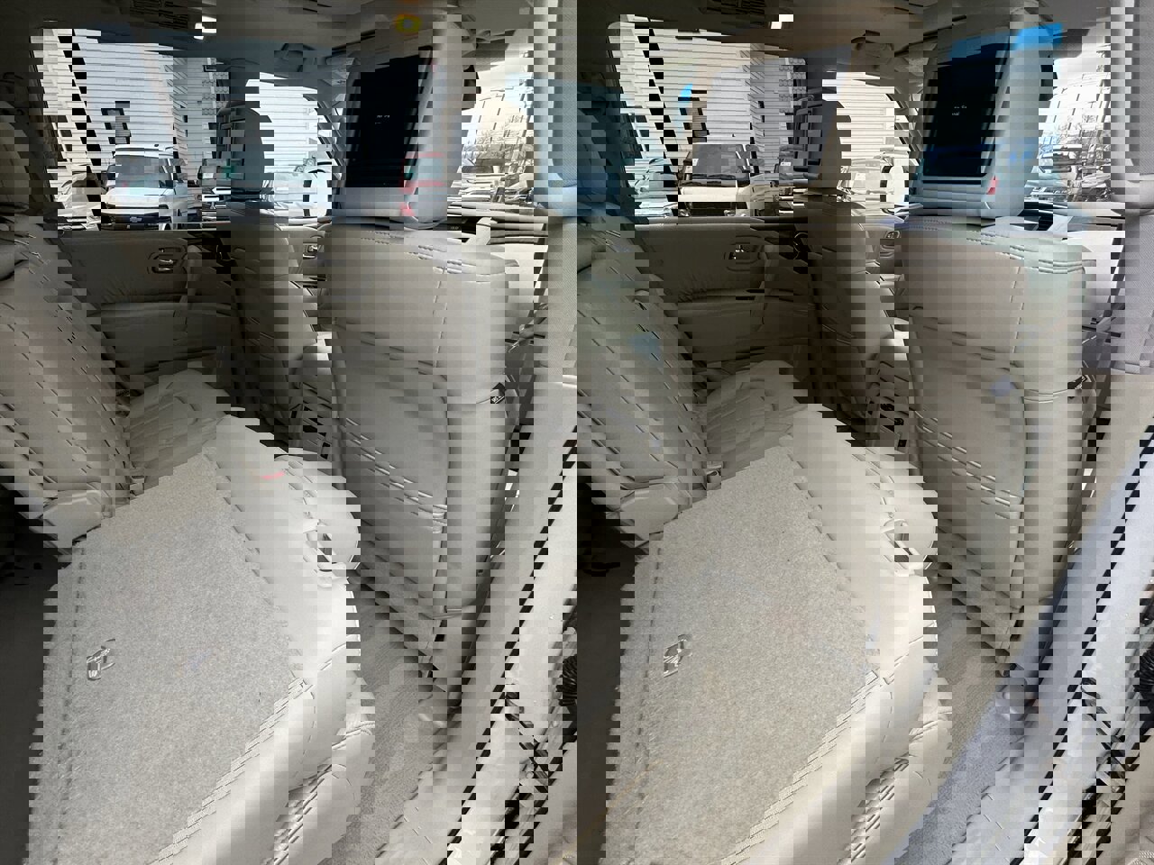 Used 2014 INFINITI QX80 4WD w/ Deluxe Touring Package image 17