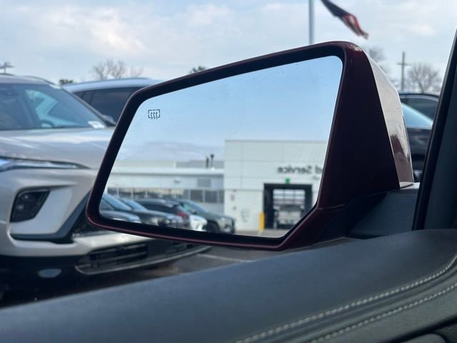 Used 2017 Chevrolet Traverse LT w/ Style and Technology Package image 28