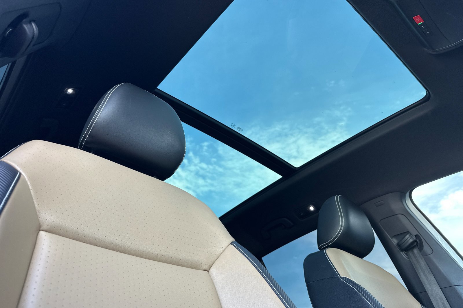 Used 2022 Volkswagen Atlas Cross Sport SE image 17