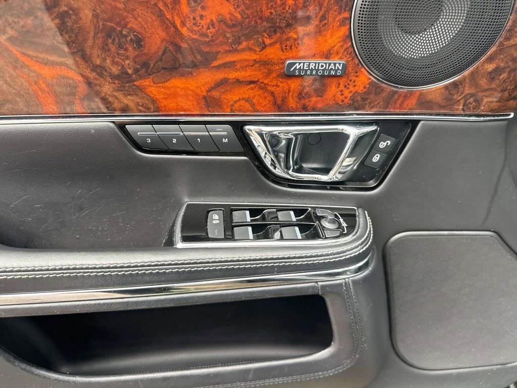 Used 2016 Jaguar XJ L Portfolio RWD image 22