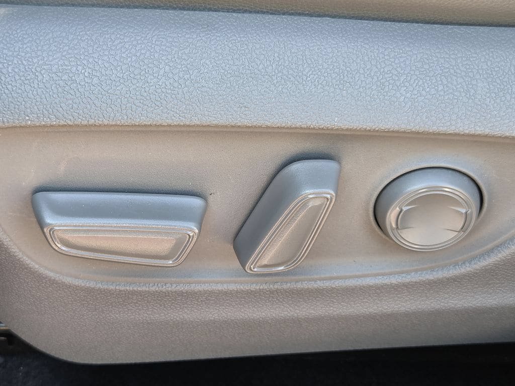 Used 2022 Toyota Highlander XLE FWD image 28