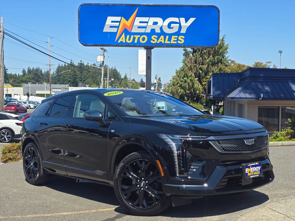 Used 2025 Cadillac Optiq Sport 1 w/ LPO, ONYX Package AWD/4WD image 1