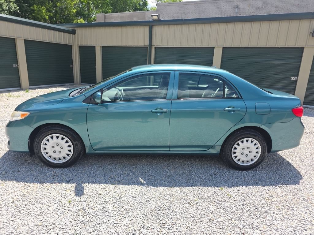 Used 2009 Toyota Corolla LE FWD image 2