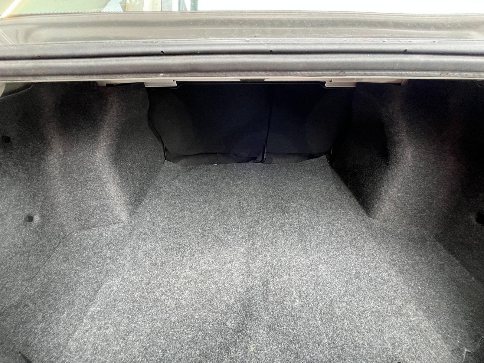 Used 2025 Nissan Versa SV FWD image 30