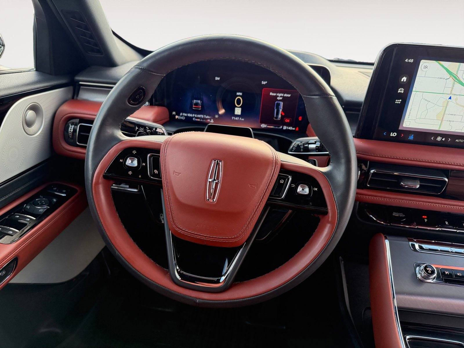 Used 2025 Lincoln Aviator Reserve w/ Equipment Group 201A image 12