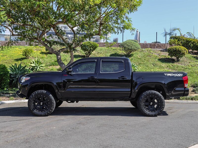 Used 2017 Toyota Tacoma TRD Sport w/ Tow Package (A/T) AWD/4WD image 2
