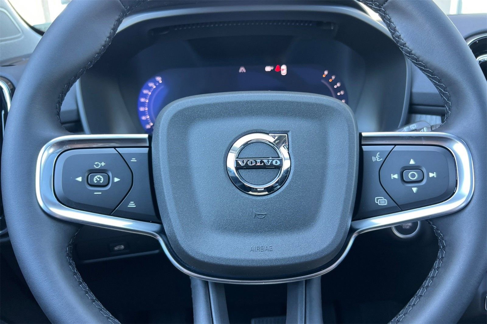 New 2026 Volvo XC40 B5 Ultra w/ Climate Package image 22