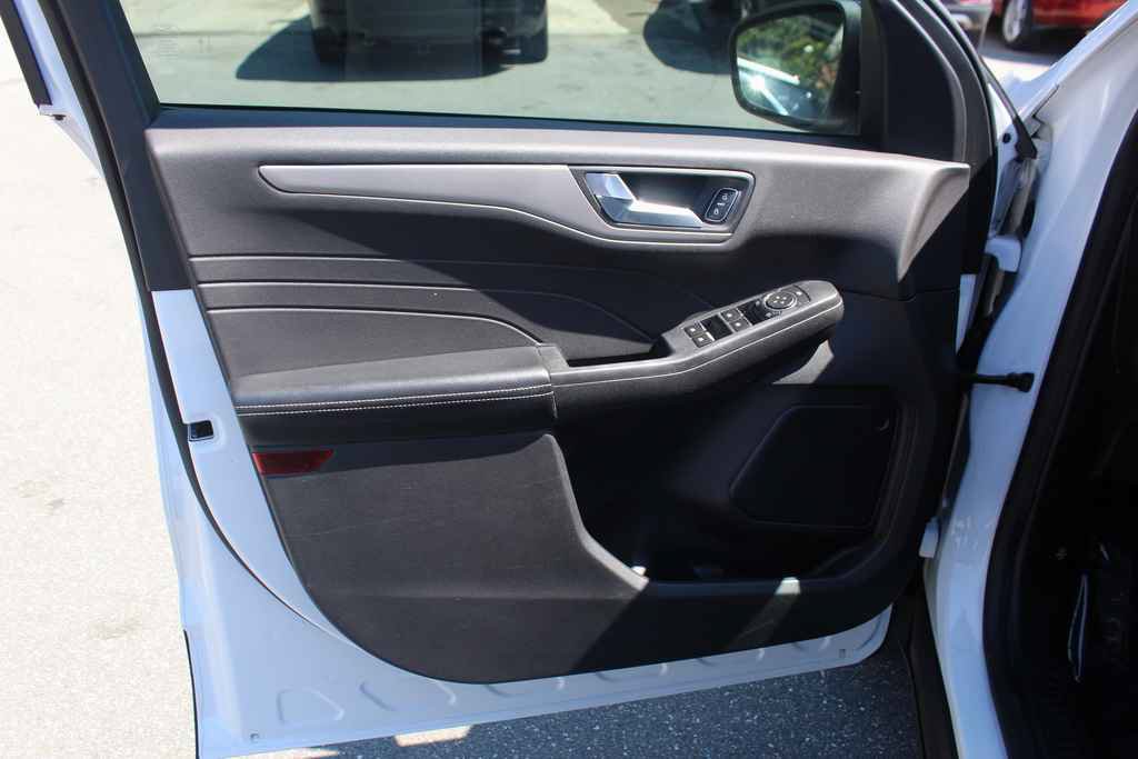 Used 2021 Ford Escape SE w/ SE Sport Appearance Package AWD/4WD image 12