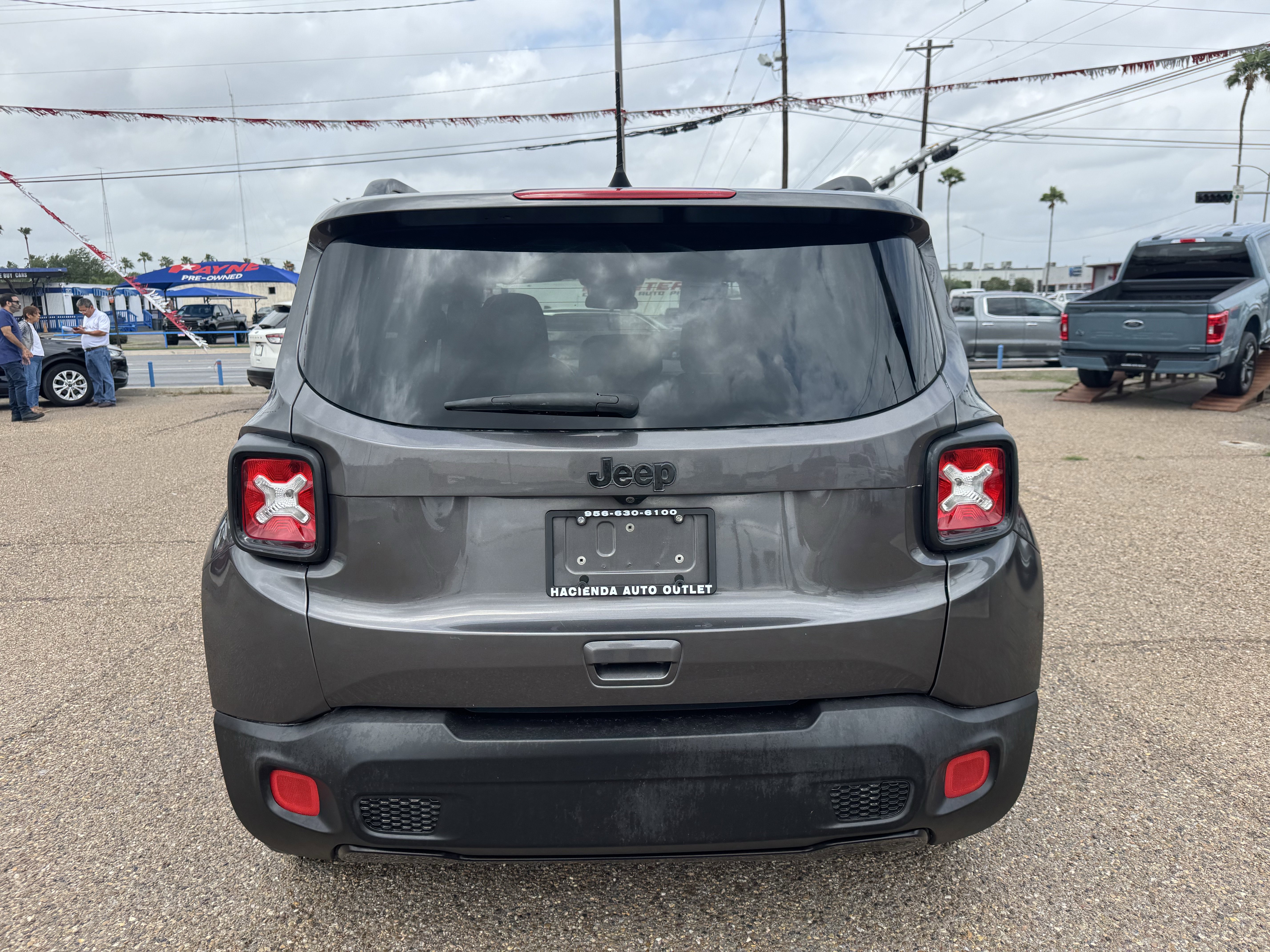 Used 2018 Jeep Renegade Altitude FWD image 3