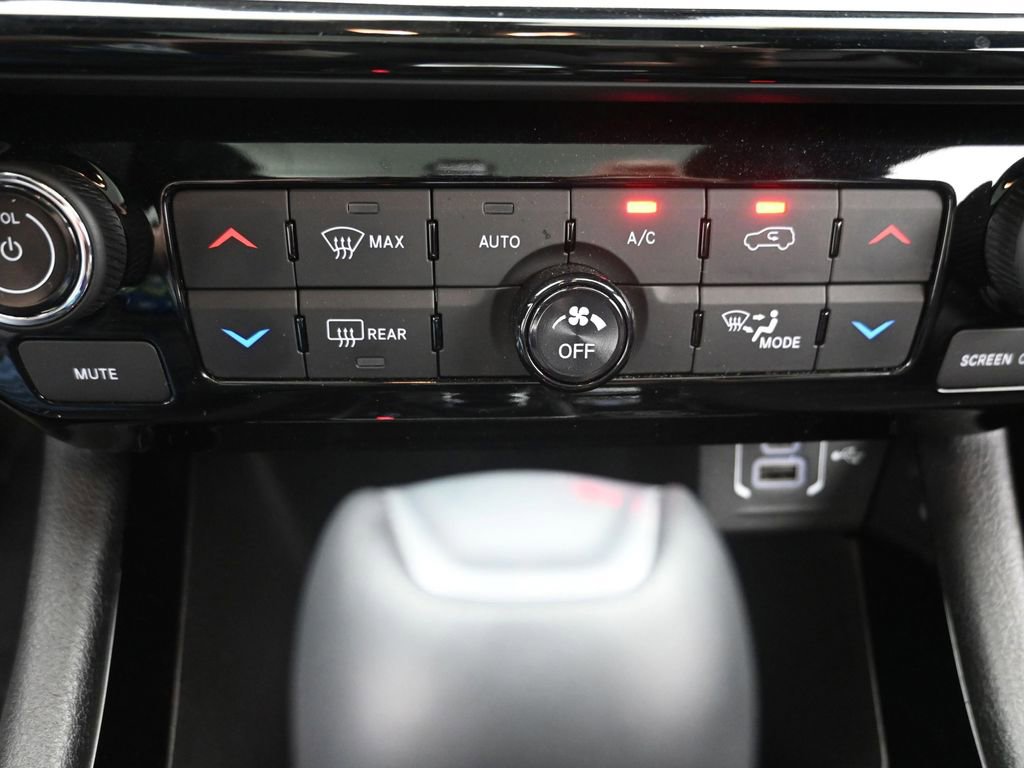 Used 2025 Jeep Compass Limited w/ High Altitude Package image 16