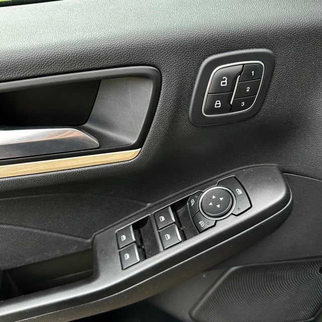 Used 2022 Ford Escape Titanium w/ Titanium Premium Package image 12