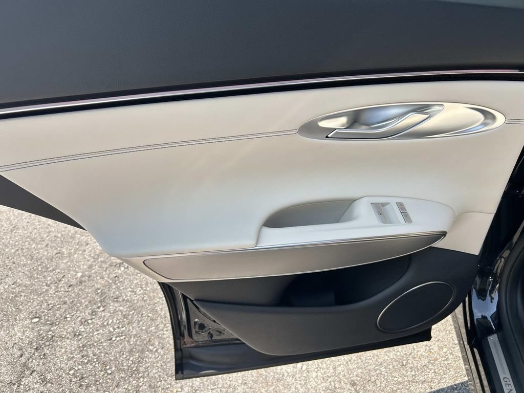 New 2027 Genesis GV70 2.5T Select AWD/4WD image 22