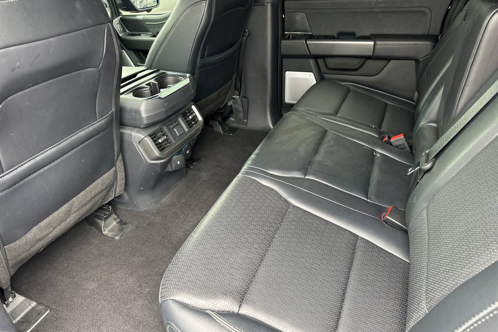 Used 2025 Ford F150 Lariat w/ Equipment Group 502A High AWD/4WD image 11