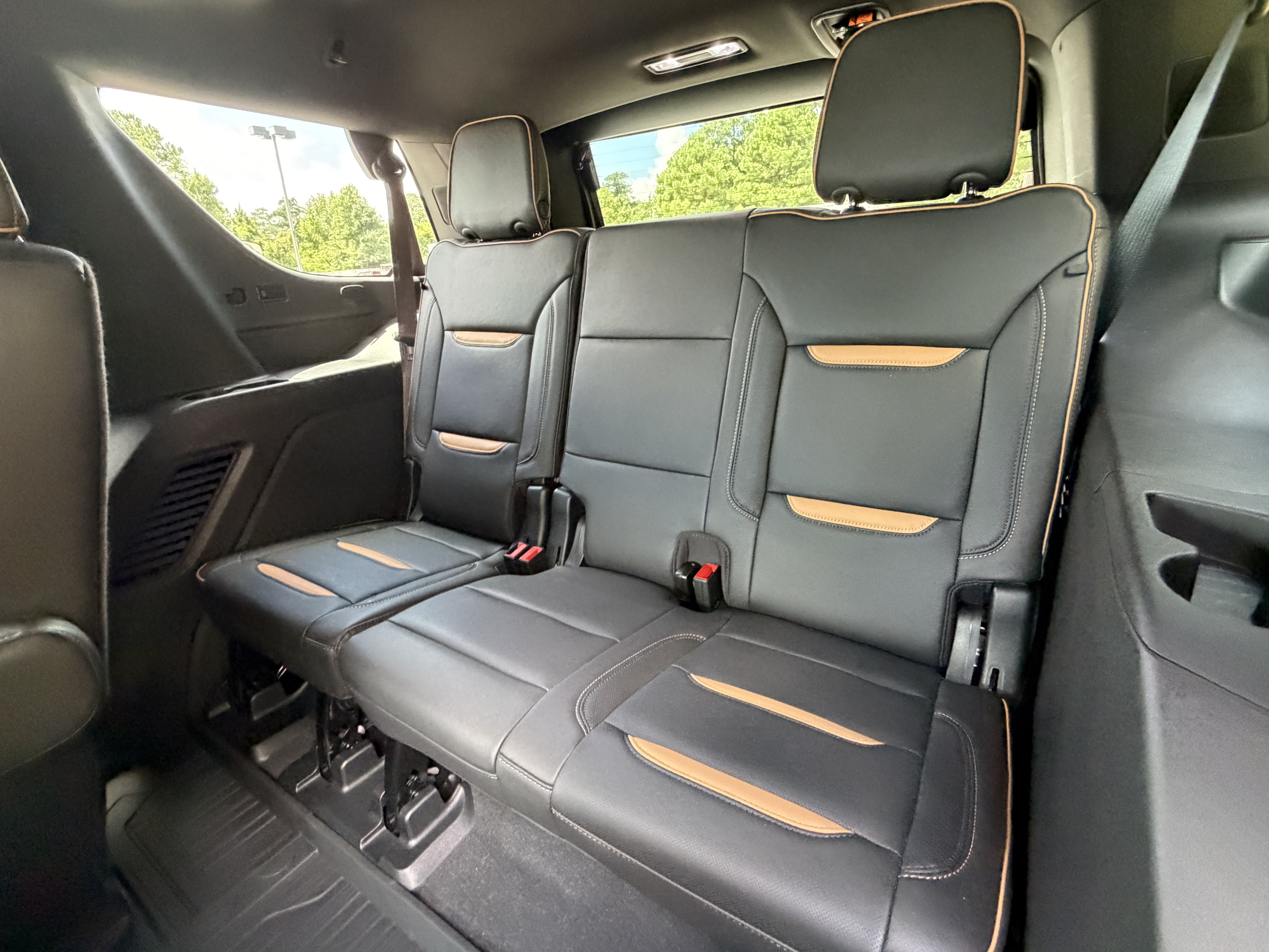 Used 2024 GMC Yukon AT4 w/ AT4 Premium Plus Package AWD/4WD image 19