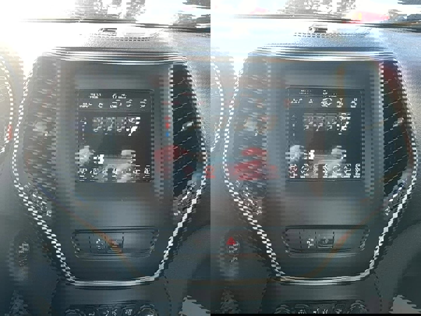 Used 2020 Jeep Cherokee Latitude Plus image 28