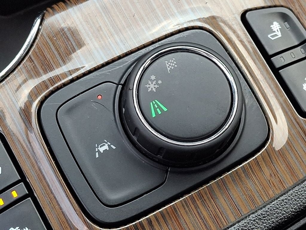 Used 2023 GMC Acadia SLE w/ Driver Convenience Package FWD image 26