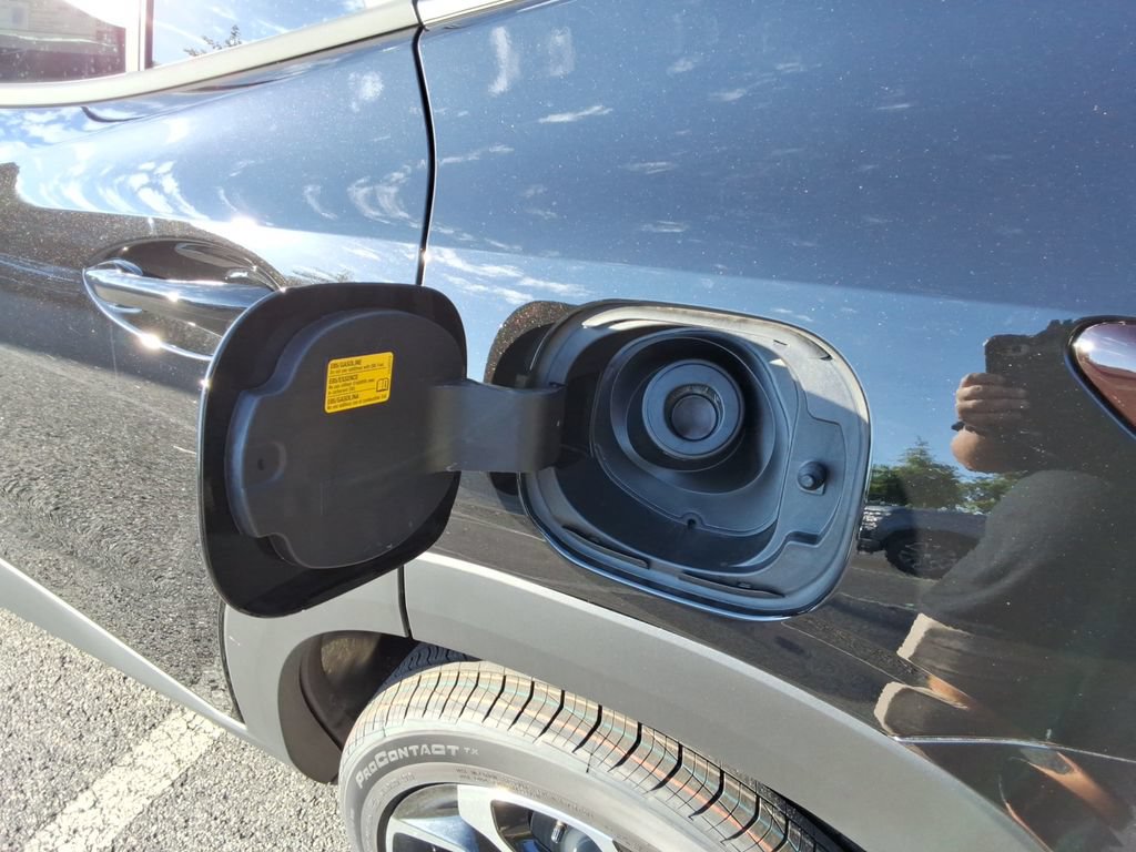 New 2026 Chevrolet Trax RS w/ Sunroof Package FWD image 12