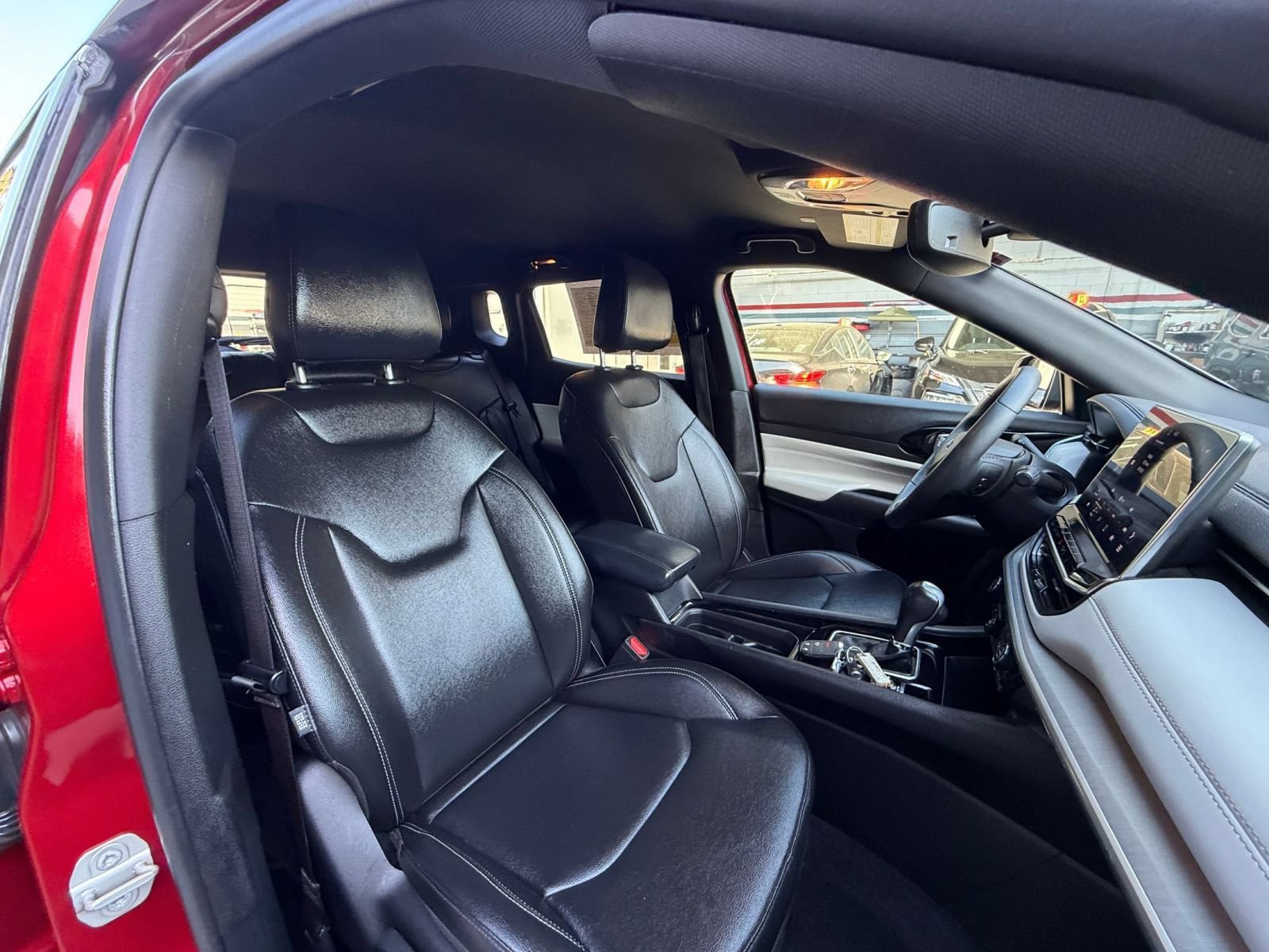 Used 2025 Jeep Compass Limited AWD/4WD image 37