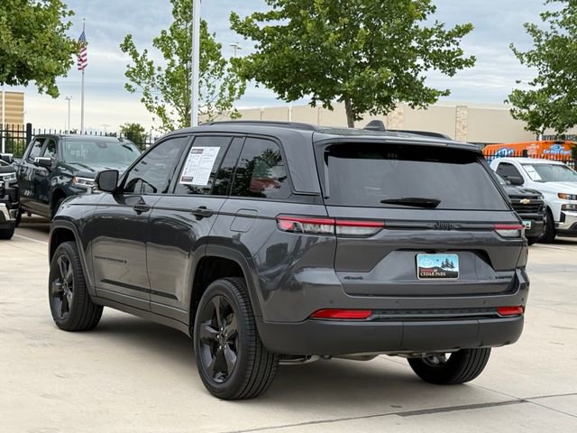 Used 2024 Jeep Grand Cherokee Limited w/ Black Appearance Package AWD/4WD image 8