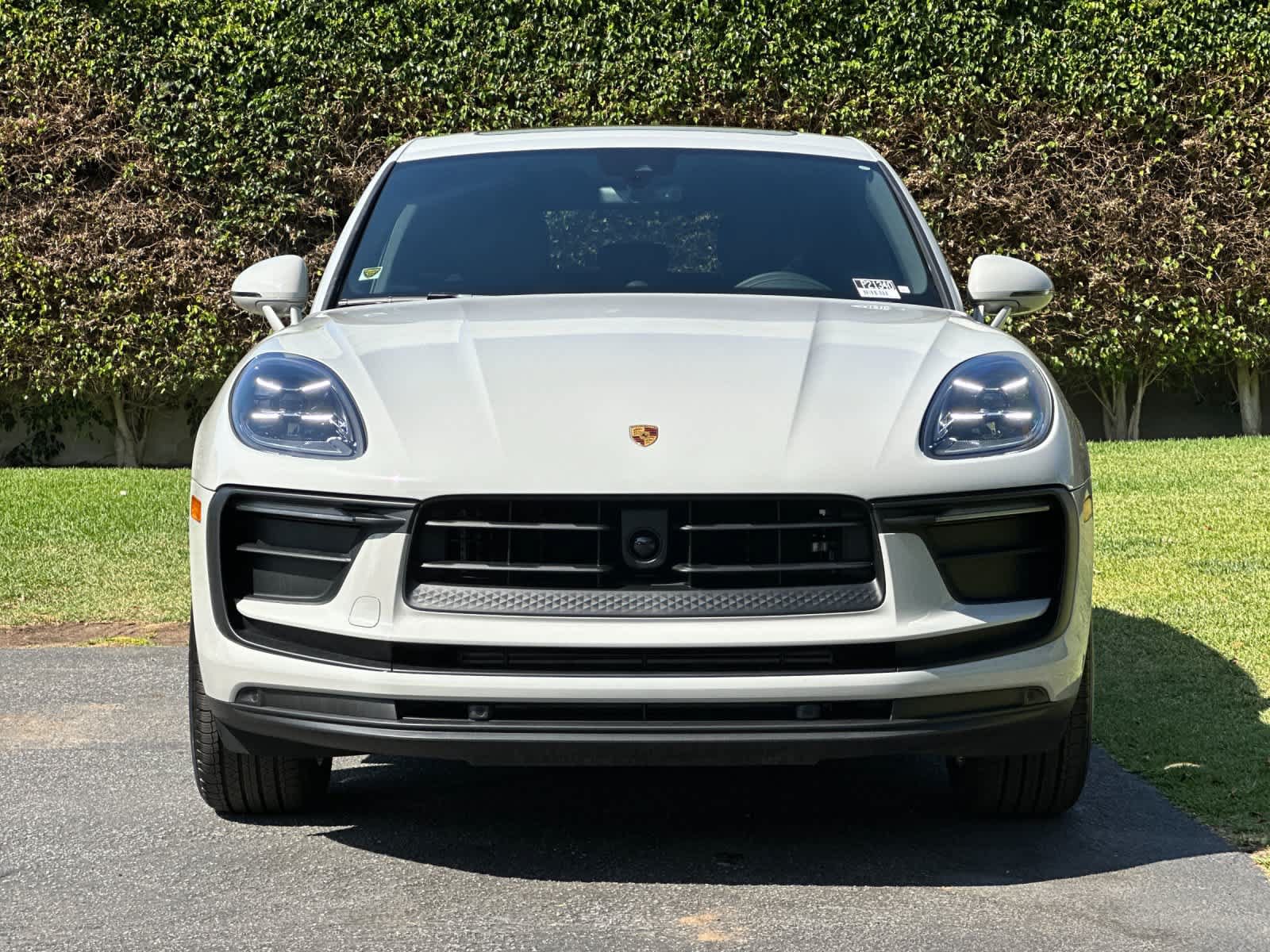 Certified 2025 Porsche Macan AWD/4WD image 11