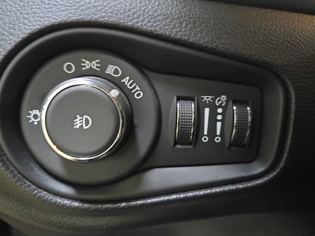 Used 2019 Jeep Renegade Limited w/ Trailer Tow Group image 27