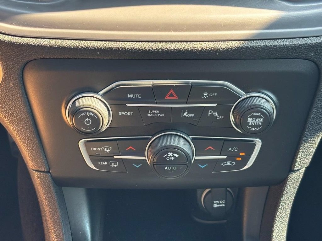 Used 2023 Dodge Charger R/T w/ Technology Group RWD image 22