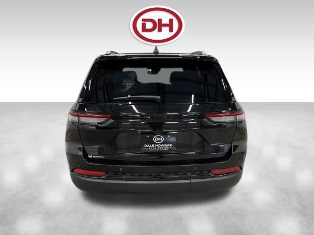 Used 2023 Jeep Grand Cherokee Altitude image 12