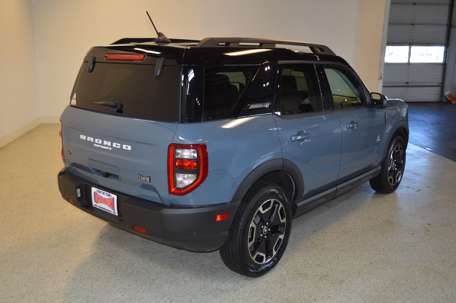 Used 2024 Ford Bronco Sport Outer Banks w/ Tech Package image 3