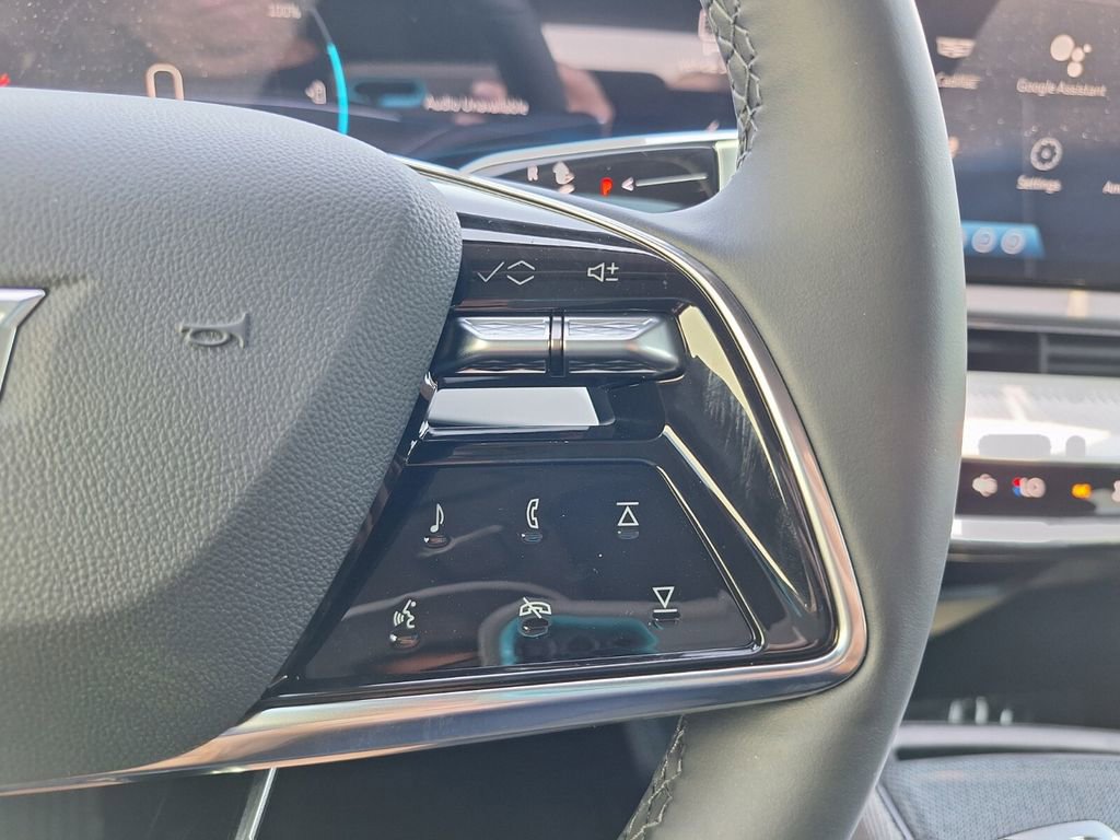 New 2025 Cadillac Optiq Luxury 2 image 19