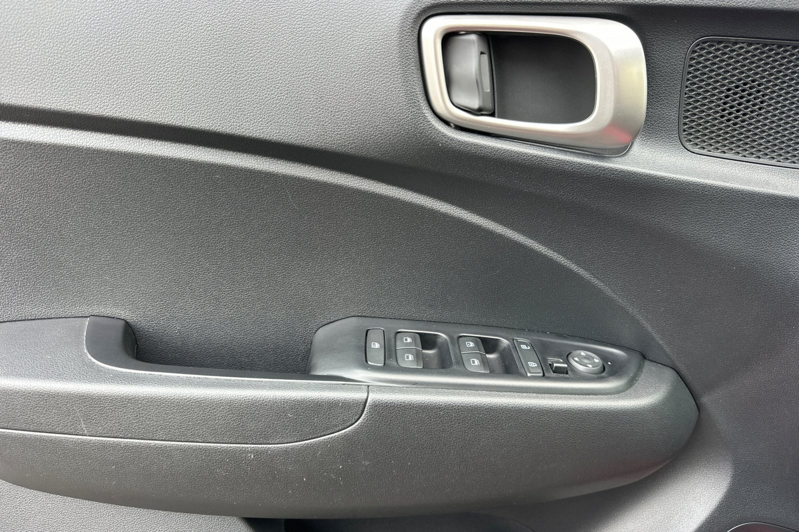 Used 2023 Hyundai Venue SEL FWD image 10