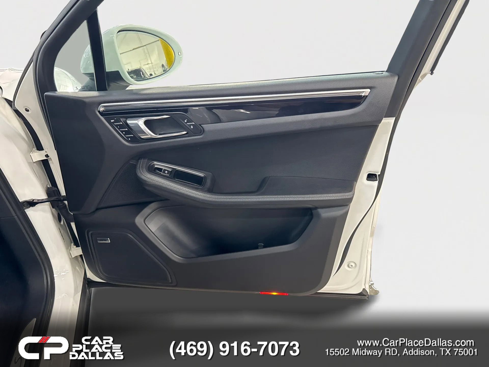 Used 2017 Porsche Macan S image 26