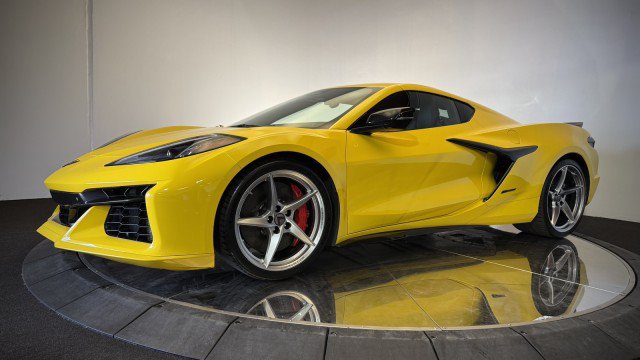 Used 2025 Chevrolet Corvette E-Ray w/ Stealth Interior Trim Package AWD/4WD image 21