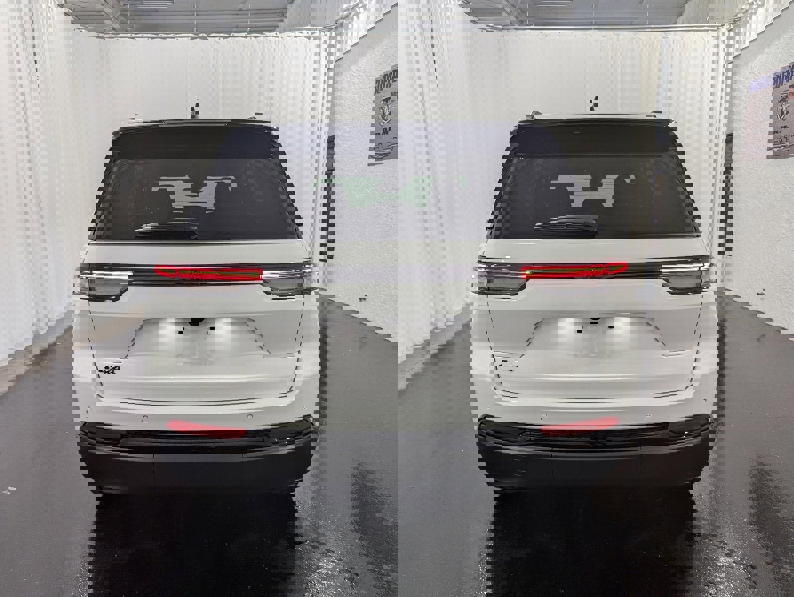 New 2024 Jeep Grand Cherokee Altitude image 7