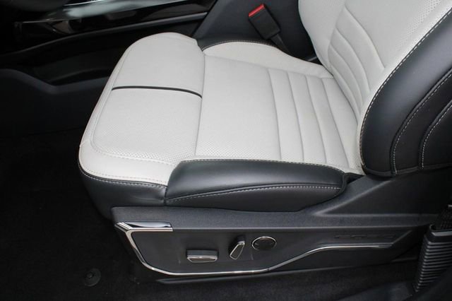 New 2023 Ford F150 Lightning Platinum image 14