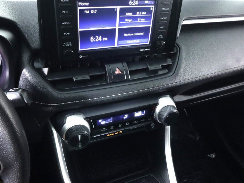 Used 2021 Toyota RAV4 LE image 15