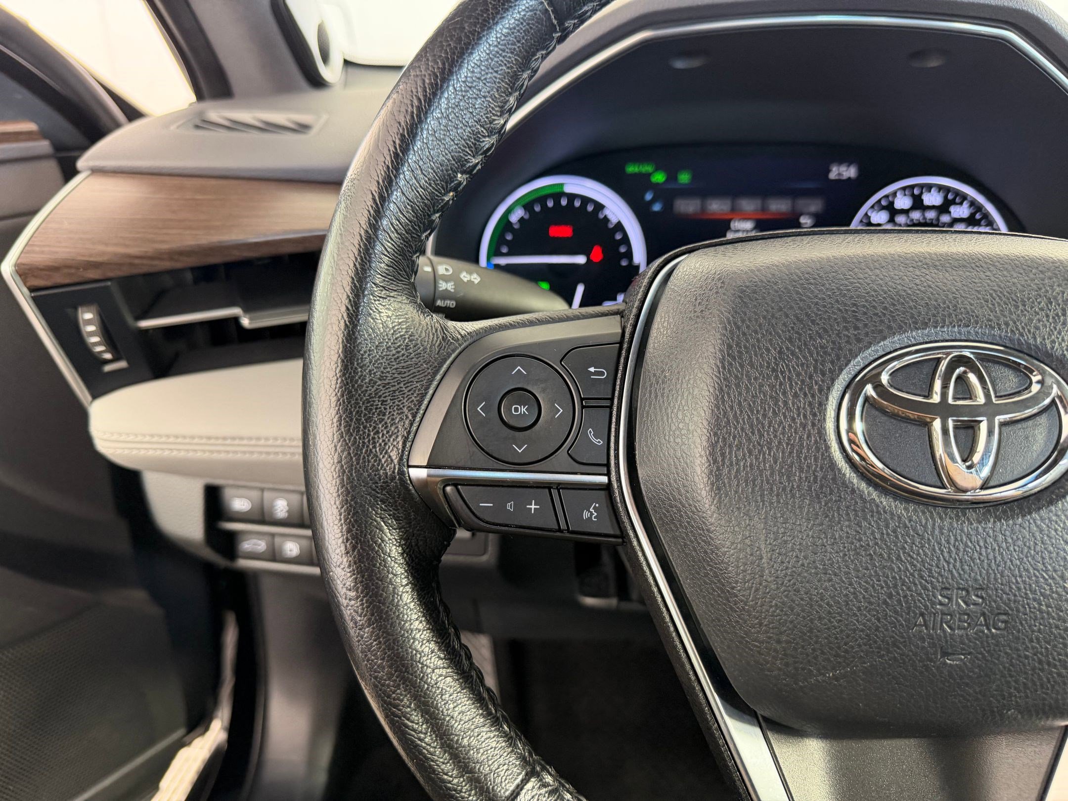 Used 2020 Toyota Avalon XLE w/ Moonroof Package FWD image 15