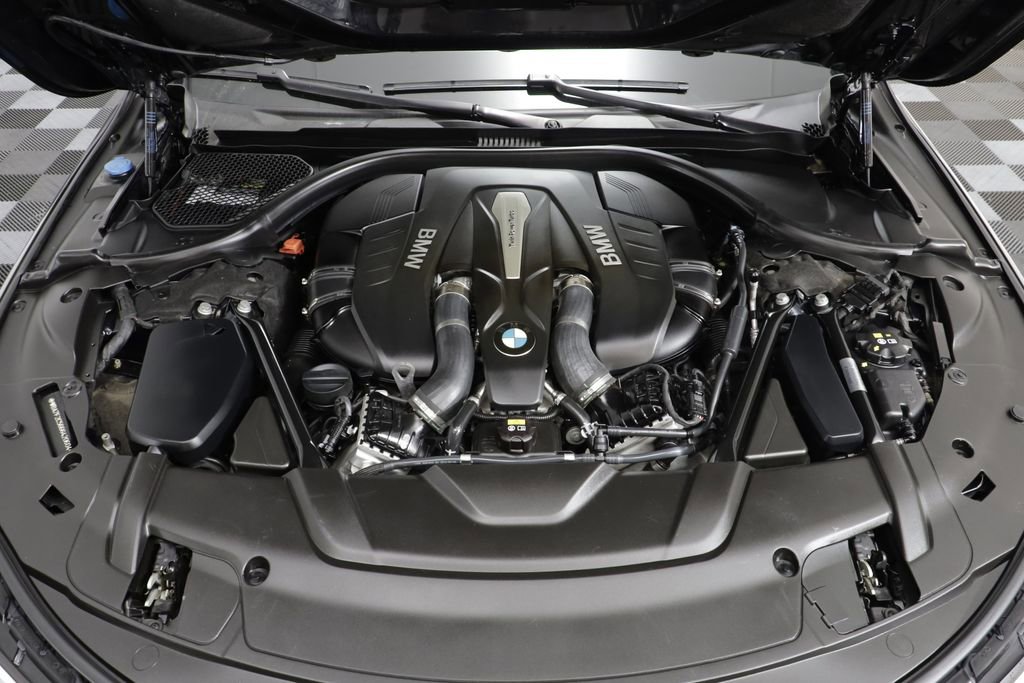 Used 2016 BMW 750i xDrive image 25