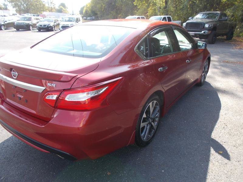 Used 2016 Nissan Altima 2.5 SR w/ LED Appearance Package FWD image 14
