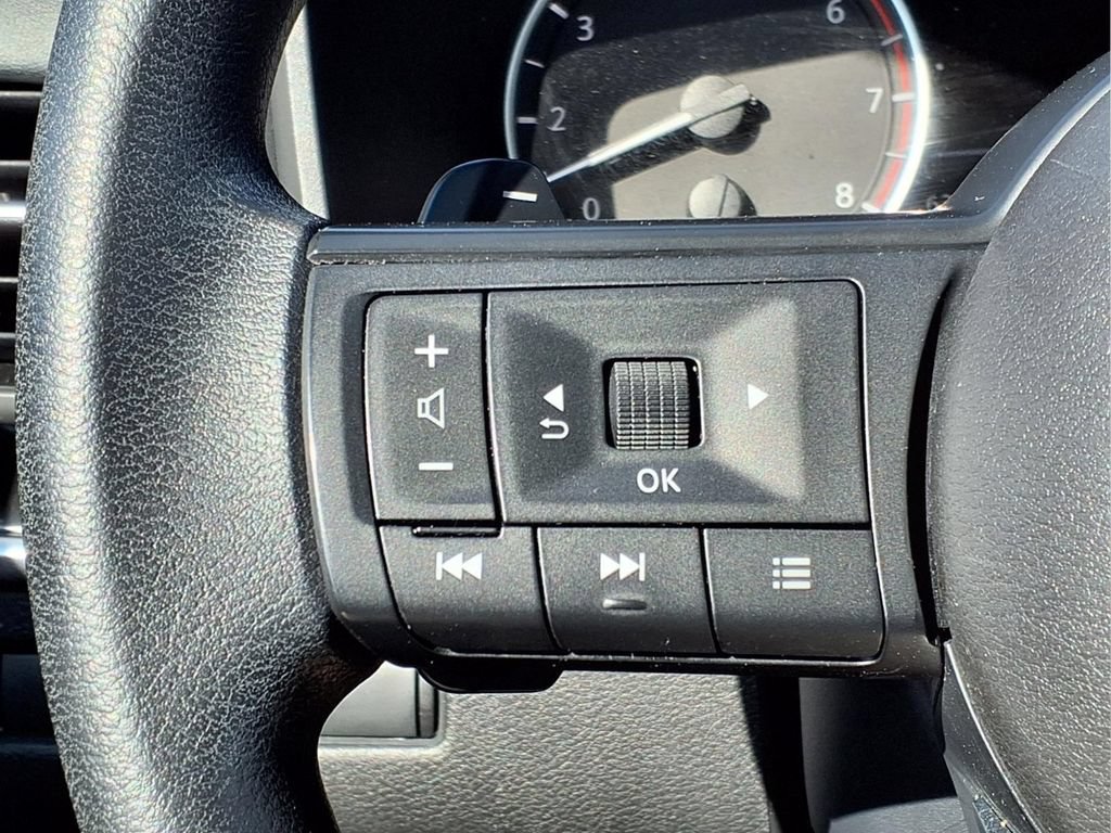 Used 2024 Nissan Rogue SV FWD image 16