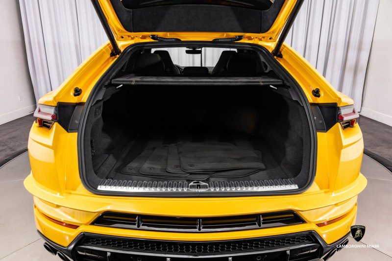 Used 2023 Lamborghini Urus S image 16