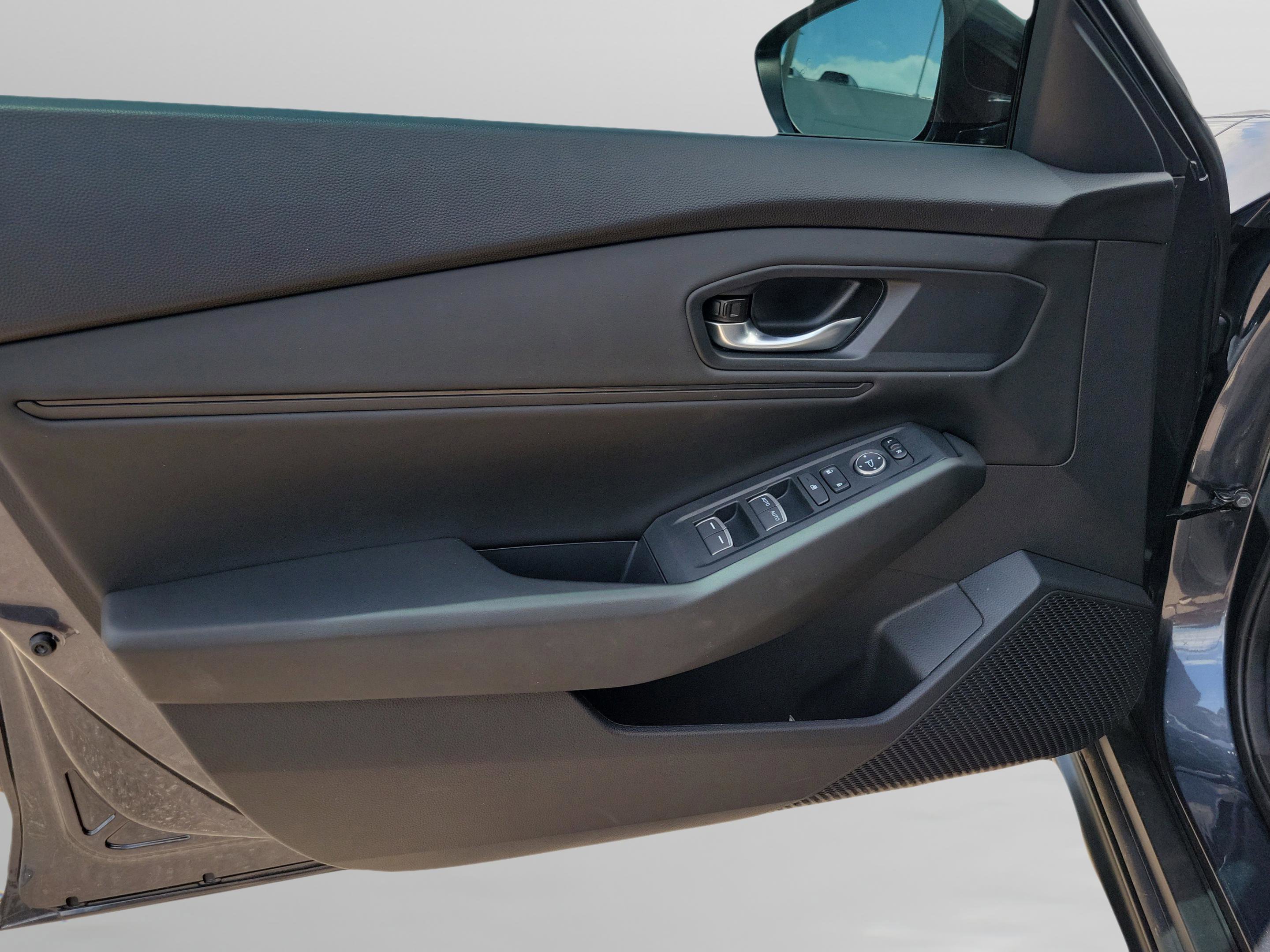 Used 2025 Honda Accord SE image 15